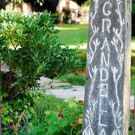 Parque de Campismo A Grandella El Franco